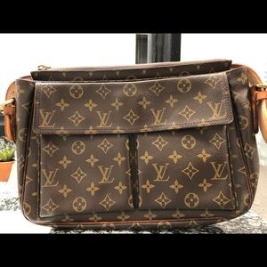 Authentic Louis Vuitton Shoulder bag